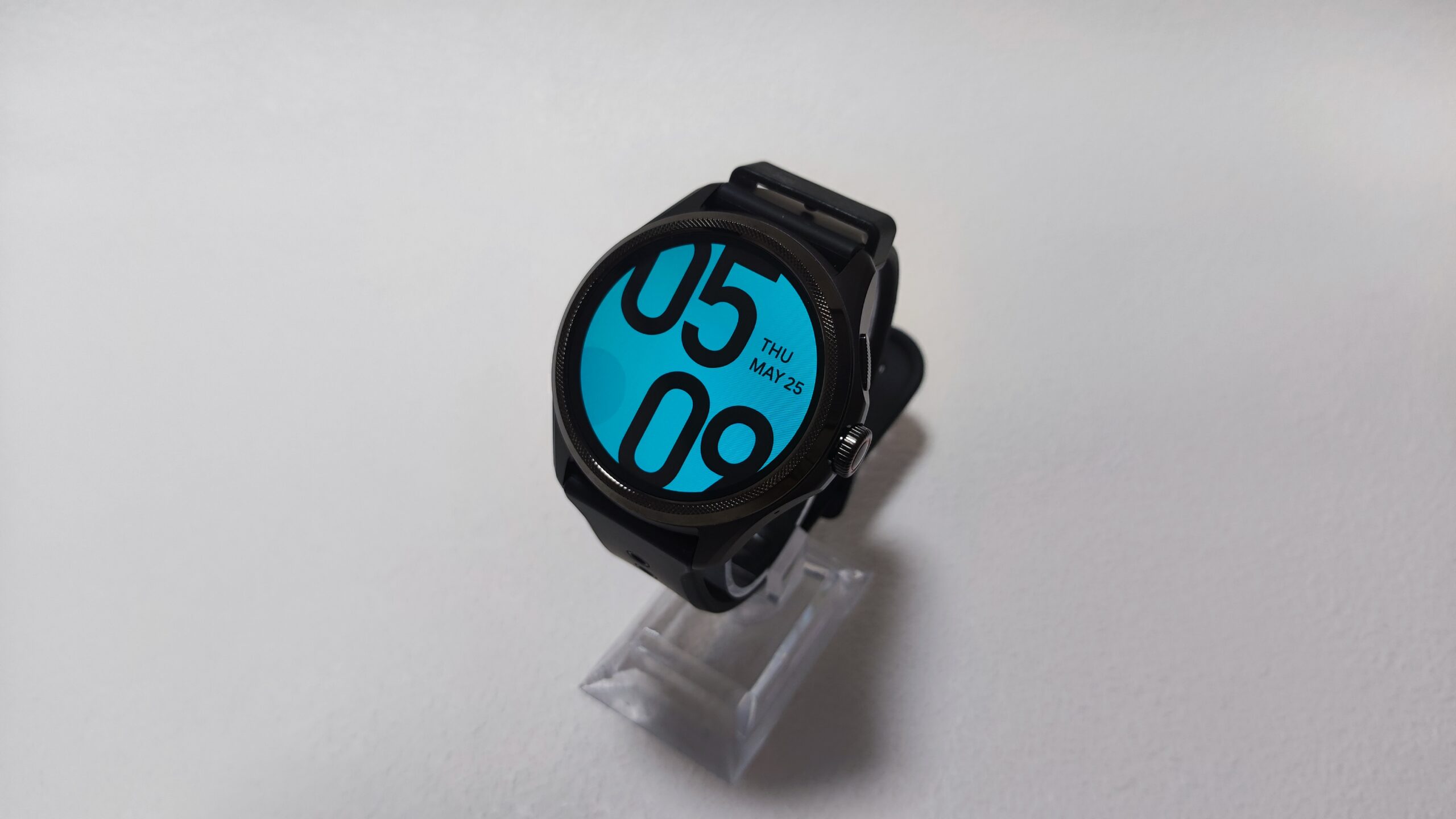 TicWatch Pro 5 WearOS搭載で常時表示対応なのにバッテリー持ち抜群な 