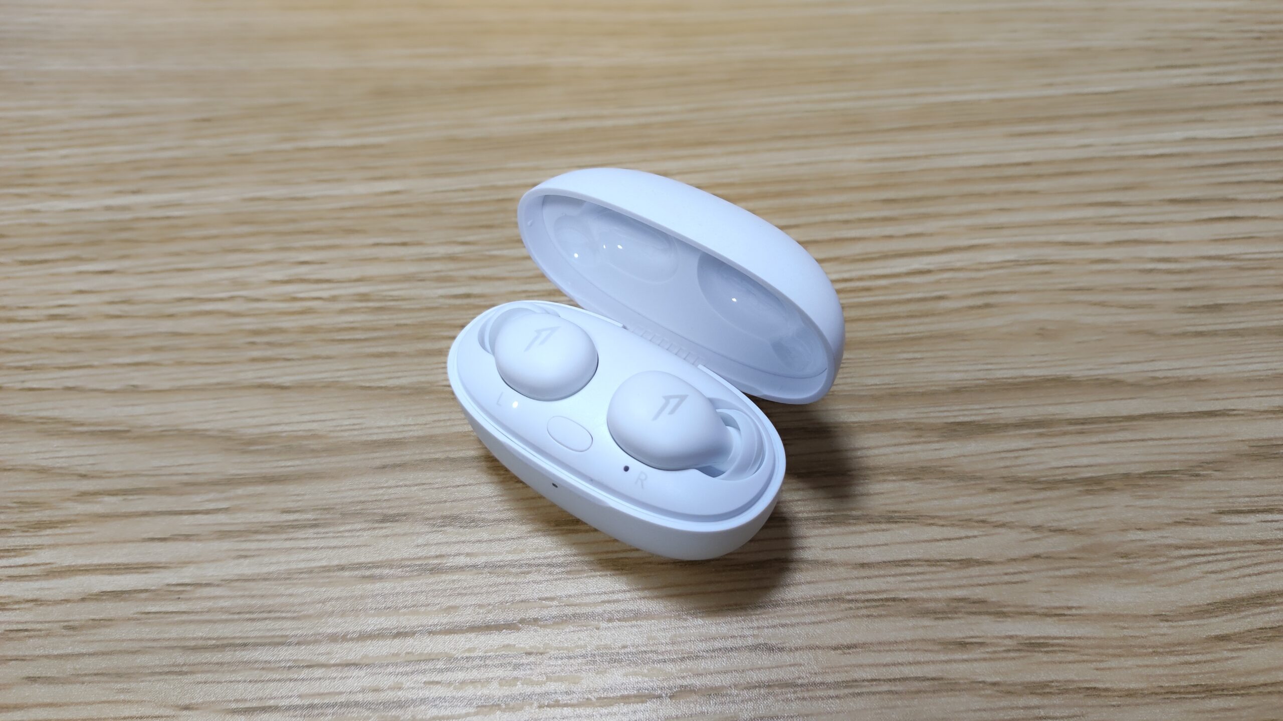 【最終値下げ】1MORE SLEEPBUDS Z30 ホワイト 1MORE 1MORE Sleeping Earbuds Z30 - Immerse in your Music!